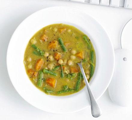 Indian chickpea & vegetable soup Serves 4 Ingredients: Spray olive oil or use a non stick pan.