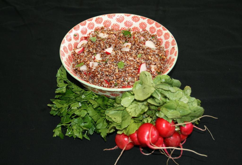 Red Quinoa and Radishes 2 cups red quinoa, uncooked ¼ cup brown rice, uncooked 1 cup radishes, sliced and cut into quarters (about 1 bunch) ¼ cup parsley, chopped ½ cup Italian vinaigrette Lemon
