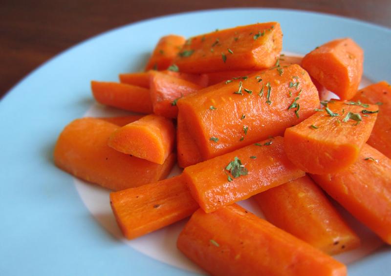THYME ROASTED CARROTS 6 LARGE CARROTS 2 1/2 TABLESPOONS EXTRA VIRGIN OLIVE OIL CALORIES: 80.5 TOTAL FAT: 6.01g 2 TABLESPOONS FRESH THYME 1/4 TEASPOON BLACK PEPPER CHOLESTEROL: 0mg SODIUM: 48.