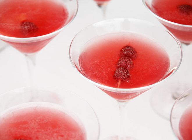 CRANBERRY RASPBERRY MARTINI 2 tablespoons fresh lime juice 1/2 cup raspberry flavored sparkling water Splash of cranberry juice 1