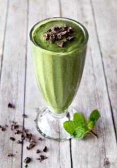Mint Chip Green Smoothie This smoothie uses the power of mint essential oil (more powerful than 30 mint tea bags!) and greens powders full of protein, vitamins, minerals, and more.