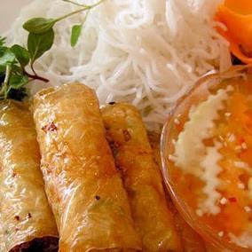 Rice noodles or egg noddles with crispy chicken - Hủ tiếu/ Mì gà da giòn $12.00 15.