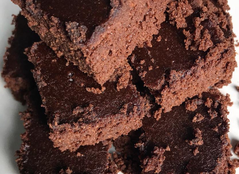 ENTREE Overnight Dark Chocolate Berry Porridge powder and collagen hydrolysate.