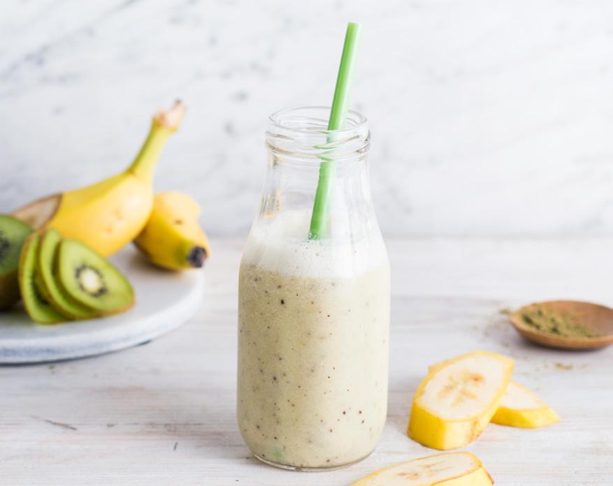 OAT AND KIWI SMOOTHIE WITH HEMP GLORIOUS GODDESS 200 ml Alpro Oat Organic For Professionals ½ glass of ice cubes 1 banana 1 kiwi (keep 1 slice for decoration)