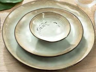 SHADOW Material: Stoneware is softer than porcelain (more fragile and sensitive to scratches) Two-Tone pattern: Outside is grainy anthracite grey, whereas inside is pearly grey Not an