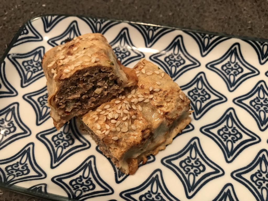 Thai Beef Sausage Rolls Thai Beef Sausage Rolls Makes: 12 portions (or 24 pieces) Ingredients: 3 mountain bread wraps 500g lean beef mince 1 egg 4 garlic cloves, finely chopped 1cm fresh