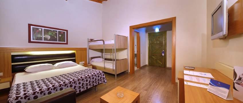ROOMS LOCATION SPACE FEATURES STANDARD ROOM WITH BUNKBED Garden view 26m2 25 rooms.