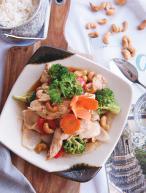 90 35 Oyster Sauce Vegetables stir fried with oyster sauce 36 Sweet and Sour Thai style sweet and sour sauce with pineapple, onion, tomato, capsicum, carrot, and zucchini NOODLES 40 Pad Thai Famous