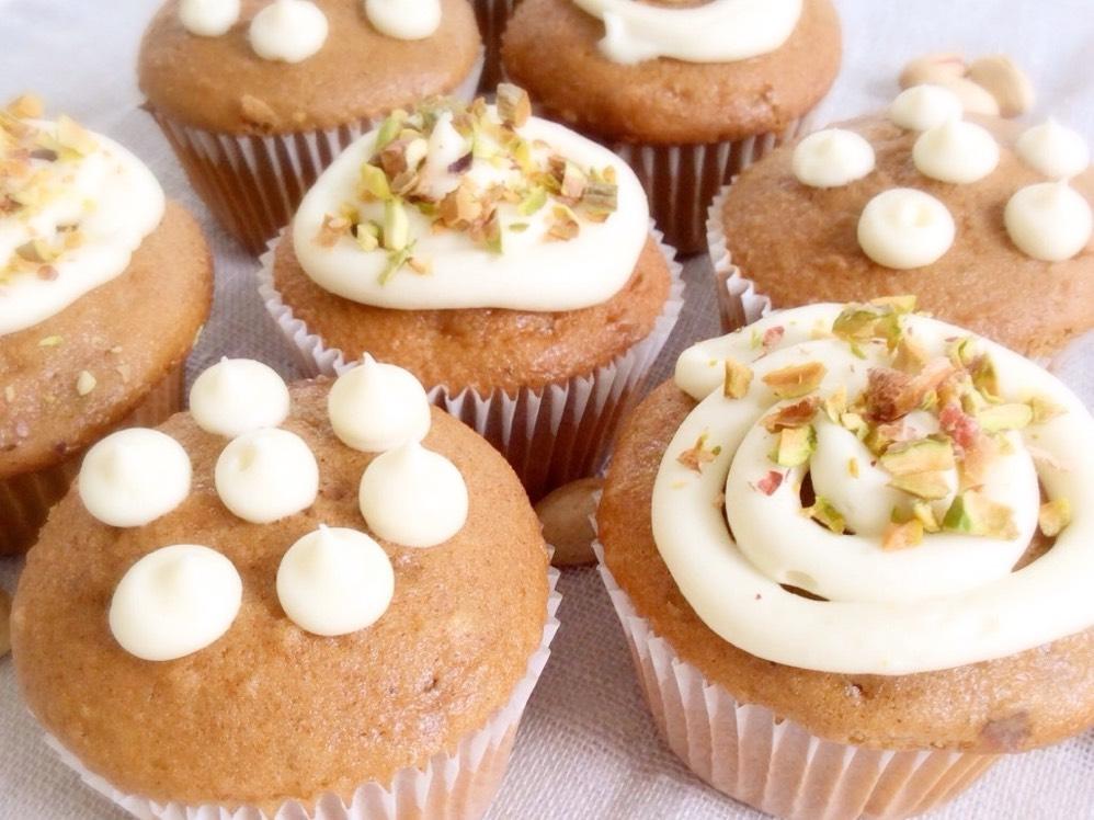 White chocolate and cream cheese frosting pistachio cupcakes As much as I usually cook and bake from scratch, sometimes I do appreciate shortcuts.