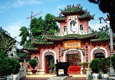 DAY 2 MORNING A WALKING TOUR OF THE UNESCO WORLD HERITAGE TOWN OF HOI AN 07:00-08:30 Buffet breakfast at the hotel 09:00-12:00 3 Hour