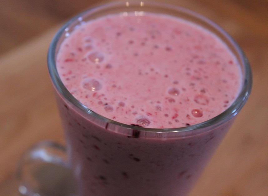 Berry shake 35g vanilla or strawberry flavoured whey or rice protein powder 70g