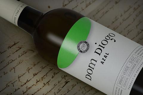 Dom Diogo Azal 2016 A distinctive wine with a light citron-colour.