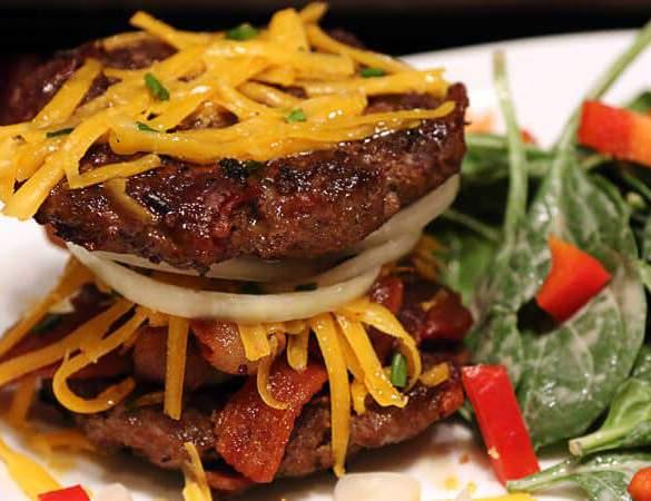 Inside Out Bacon Burger INGREDIENTS 200g Ground Beef 2 Slices Bacon, chopped 2 Tbsp. Cheddar Cheese 1 1/2 tsp. Chopped Chives 1/2 tsp. Minced Garlic 1/2 tsp. Black Pepper 3/4 tsp. Soy Sauce 1/2 tsp.