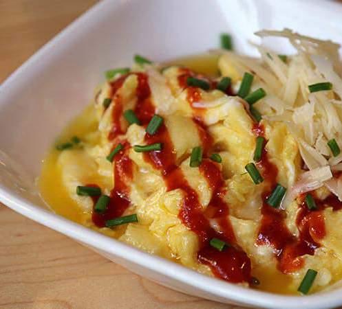 Cheesy Scrambled Eggs INGREDIENTS 2 Large Eggs 2 Tbsp. Butter 1 Oz. Cheddar Cheese 1 tsp. Chopped Chives Spices of your choice INSTRUCTIONS 1. Heat a pan on the stove, adding the butter. 2. Once the butter has melted, add 2 eggs that have been scrambled.