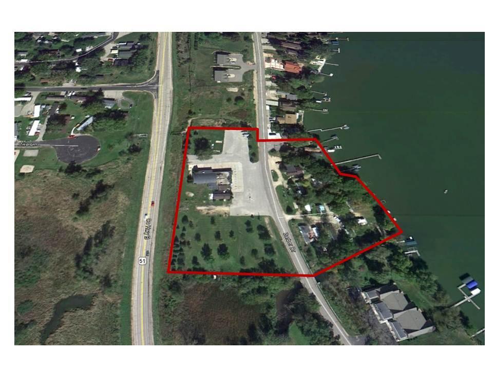 1984, 1994 & 1987 BARBER DR, STOUGHTON, WI // EXECUTIVE SUMMARY OFFERING SUMMARY Sale Price: $999,900 Lot Size: 3.5 Acres PROPERTY OVERVIEW Rare opportunity for redevelopment on Lake Kegonsa! 3.5 Acres with Lake Frontage on one side and Hwy 51 visibility on other.
