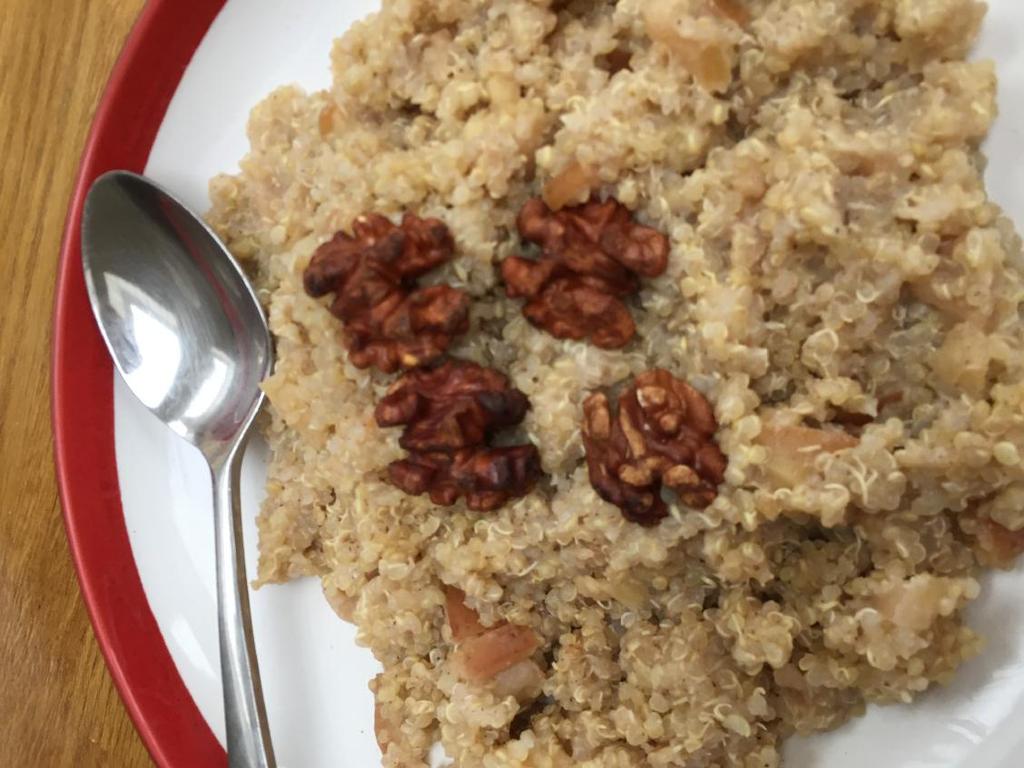 Cooked Apples and Quinoa PREPARATION TIME: 5 minutes COOKING TIME: 10-15 minutes SERVES: 2 250g cooked quinoa 2 apples, cored and diced 2 tbsp. water 200-300ml unsweetened almond milk 1 tsp.