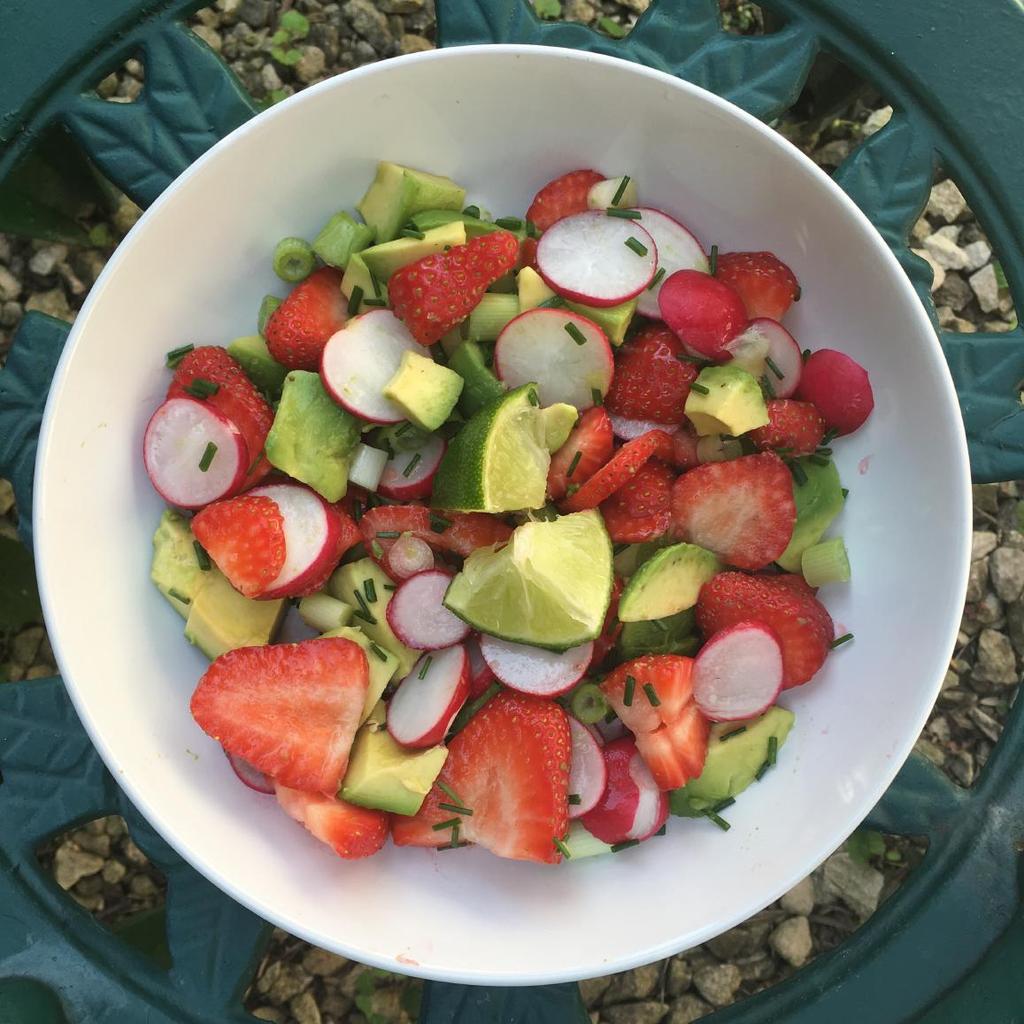 PREPARATION TIME: 10 minutes SERVES: 2 Fruity Avocado Salsa PREPARATION TIME: 10 minutes SERVES: 2 1 Handful strawberries, sliced 2 spring onions, thinly sliced 4 baby