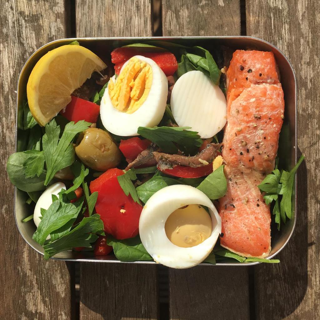 Breakfast niçoise PREPARATION TIME: 5 minutes COOKINGTIME: 10--15 minutes SERVES: 1 1 fillet salmon 1 egg 5 olives Handful fresh parsley Handful fresh rocket ½ red pepper, chopped 2-3 anchovies