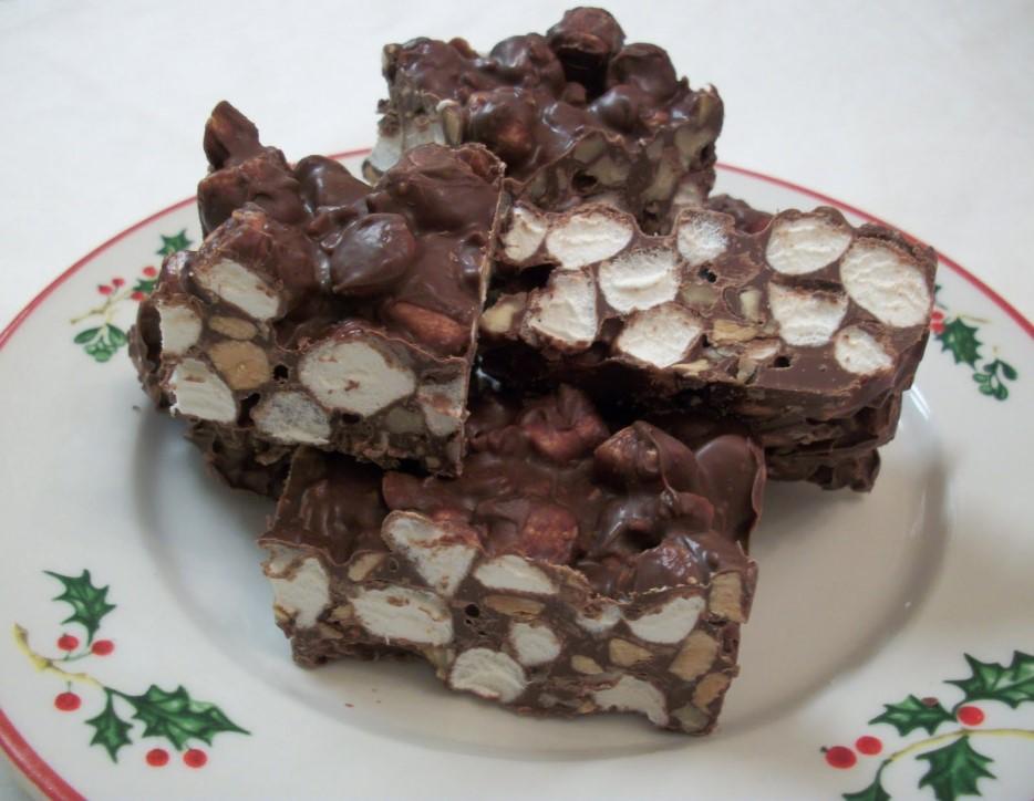 Rocky Road 1-cup chunky peanut butter 1 pkg. Chocolate chips (12 oz) ¼ cup nuts 3 cups mini marshmallows 1. Place peanut butter, chocolate chips and nuts into base for the Stack Cooker. 2.