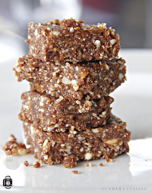 Brownie 1 cup walnuts (or a mix of walnuts and cashews) 3 tbsp cocoa powder 1 cup dates (soaked for an