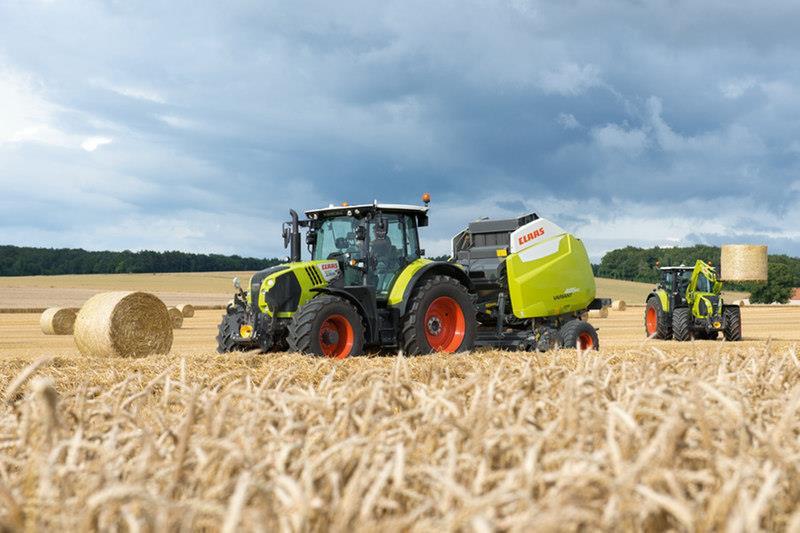 The ARION 500 has a 4-cylinder engine, affording excellent manoeu-vrability especially for front loader work.