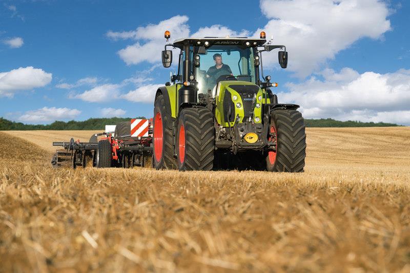 In the CEBIS version, the technology used in the LEXION, JAGUAR, XERION and AXION is trans-ferred to the ARION series.