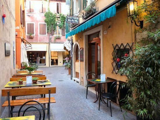OSTERIA BIKE TOUR (MINIMUM 2 PERSON) AMAZING FOOD & WINE BIKE TOUR IN VERONA Taste your way through the backstreet bars of Verona, called Osteria, with this delicious food and wine bike tour.