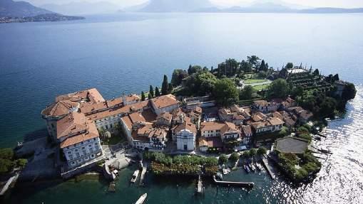 SIRMIONE & LAKE GARDA HALF-DAY TOUR VISIT THE AMAZING SIRMIONE AND LAKE GARDA IN AN HALF-DAY GUIDED TOUR Take your time and join a Lake Garda tour, the biggest italian lake.