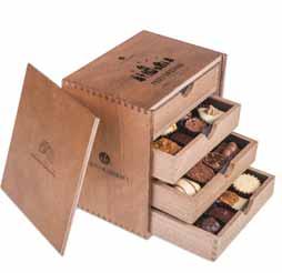 52,24 EUR Exclusive wooden box made of African wood, with three drawers, contains 30
