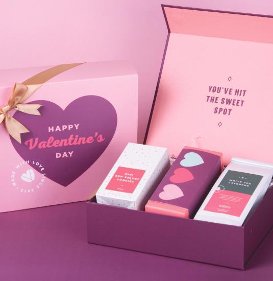 COMBO BOXES Want to show how deep your love is? Mix things up and give a little bit of everything in one fabulous premium gift box.