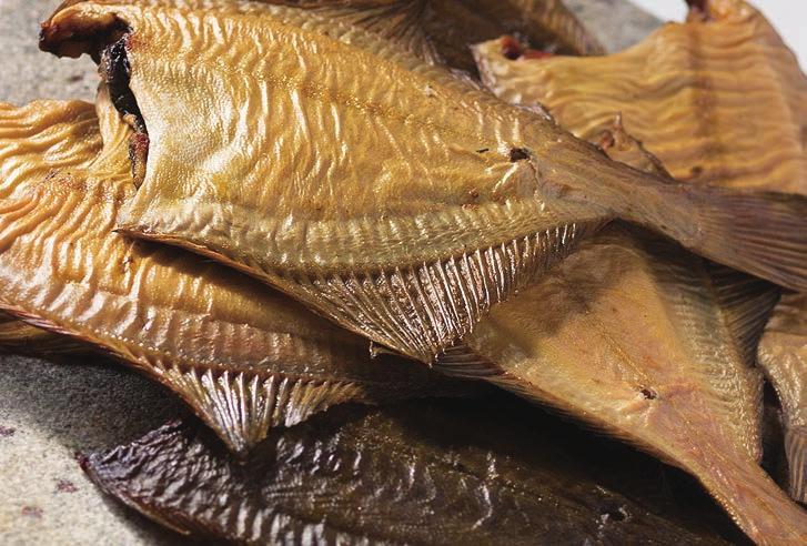 The fish are smoked until the desired thermal processing is achieved. Taste nuances are obtained using smoke of various types of tree, often smoked with green alder wood or pine cones.