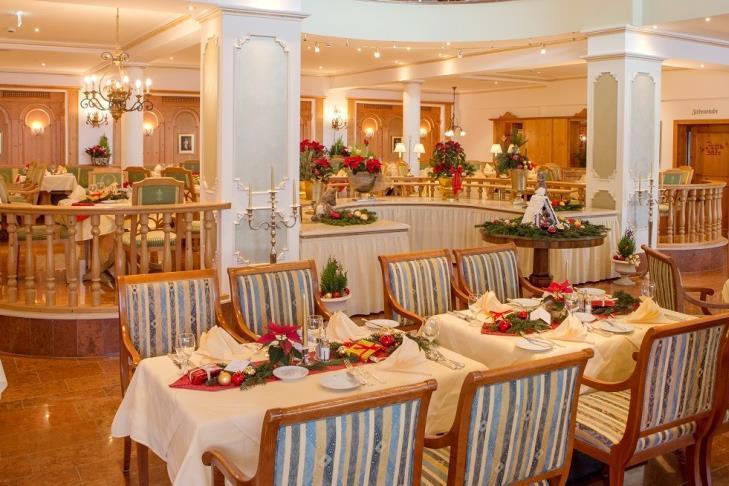 06.30 pm Christmas-Gala dinner in our restaurants with a harp concert Tuesday, 25.12.2018 03.