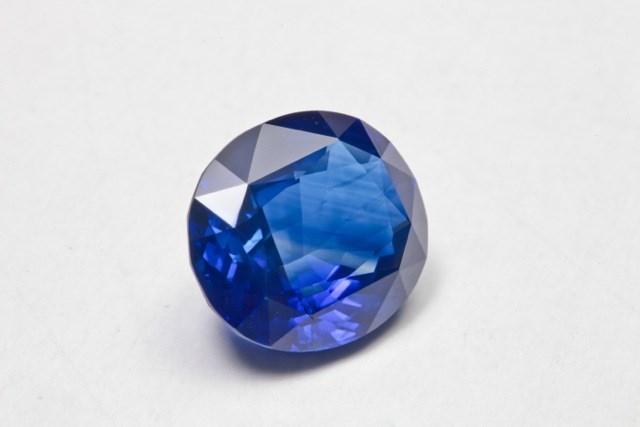 GEMS Home to World s largest Blue Sapphire World s greatest concentration of gem stones and the choicest high-value single