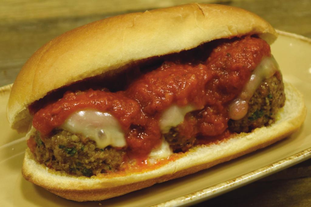 Meatball Sub 1 Sub Roll 3 Meatballs (50g each) 1 Slice Provolone Cheese 100g Tomato Sauce 480 F 460 F 1:00 :50 After On 145 F 1) With a dry towel, push the top cooking plate of the