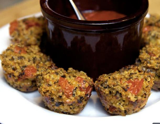 Quinoa Pizza Bites 1 cup uncooked quinoa 2 large eggs 1 cup chopped onion 1 cup shredded mozzarella cheese 2 teaspoons minced garlic 1/2 cup fresh basil, chopped (or 2
