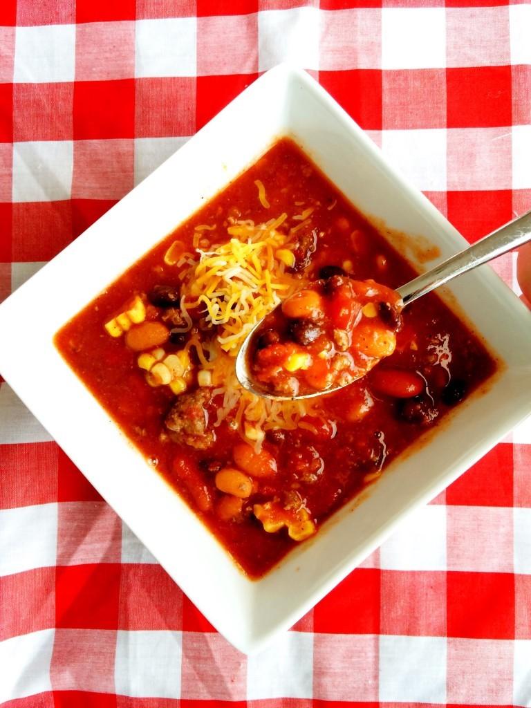 taco soup 5 min cook time 20 min 6 Ingredients 1/2 lb - 1 lb ground beef, cooked 1 can corn with liquid 2 cans of diced tomatoes with liquid 1 can of Rotel with liquid 1 can kidney beans 1 can pinto