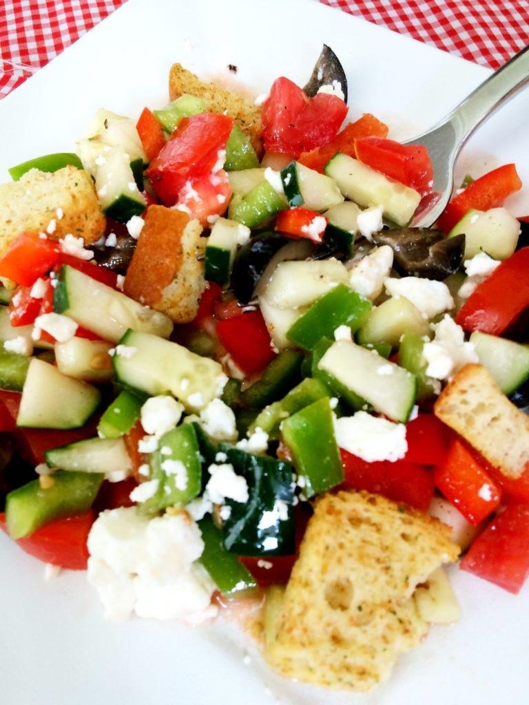 fresh greek salad 5 min 6 ingredients 1 lb ripe tomatoes diced 1 green pepper, chopped 1 red pepper, chopped 1 medium cucumber, diced 1/2 cup pitted Kalamata olives 2 oz crumbled feta cheese 1 cup