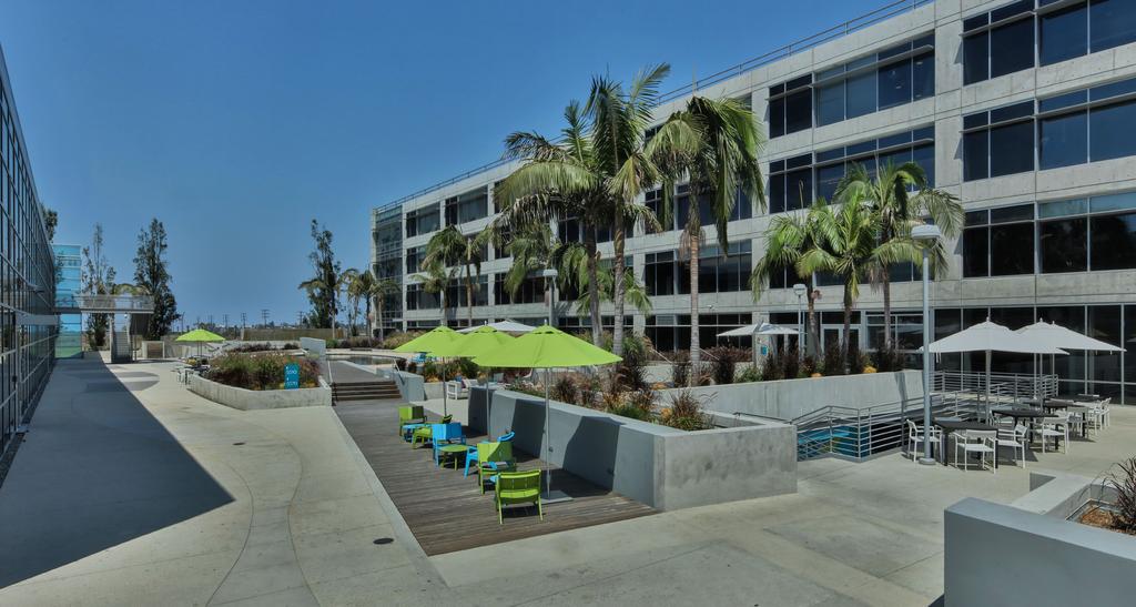 5510 L i n c o l n B o u l e v a r d, P l ay a V i s t a, C A playa vista location & flexible creative space PROPERTY features Water s Edge is a 6.