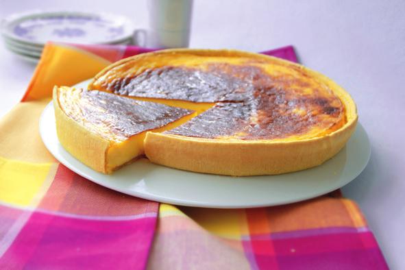 In great shape - Apple purée or French custard tart - Norman-style tart - Vergeoise sugar tart (tarte