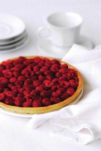 traditional look. Premium desserts, the art of French pastry-making. Can be portioned.