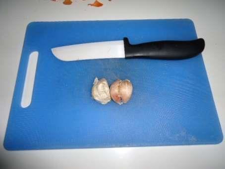 Now put the 3 garlic cloves