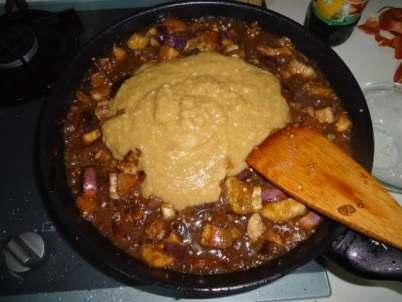 Add the starch gravy to the eggplant.