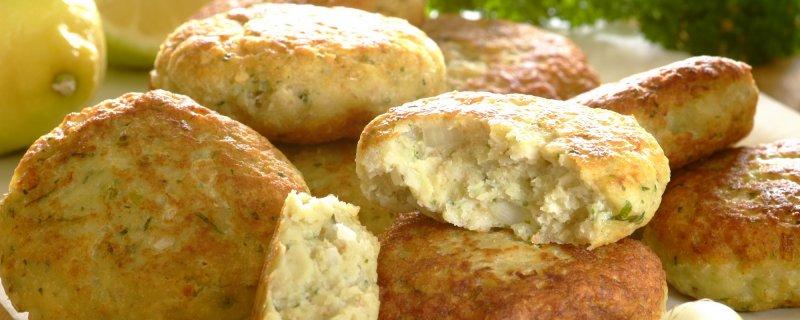 Lemon and Garlic Chicken Patties Saturday 9th September COOK TIME 00:20:00 PREP TIME 00:30:00 SERVES 4 Make your own chicken patties using chicken mince and serve with sautéed spinach and creamy