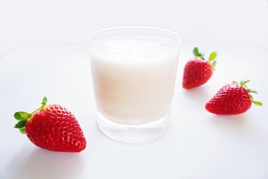 Strawberry and Coconut Smoothie Day 3 Ingredients 2 tablespoons coconut creme 7 large strawberries 1 cup