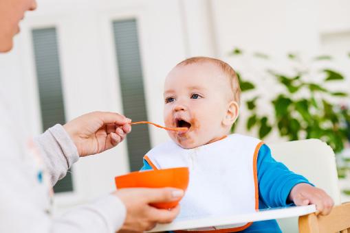 STARTING SOLID FOODS How should I feed my baby? When starting solid foods, you can thin them with a little breast milk or formula. Start with one new food at a time.