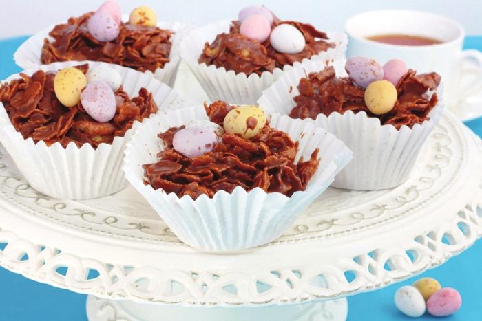 Chocolate cornflake cakes Serves: makes about 15 Preparation Time: 5 minutes Cooking Time: 10 minutes 50g butter 4 tbsp golden syrup 100g dark chocolate 75g cornflakes Handful of chocolate eggs Place