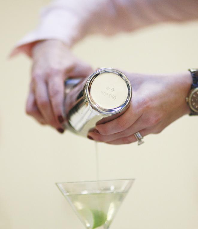 COCKTAILS BEER, WINE, AND COCKTAIL CLASSES FOR ADULT 21+ FUN. TOAST, TOAST, TOAST! Sat, September 24, 5p-6:30p $55 Want to learn tricks to quick entertaining and cocktails?