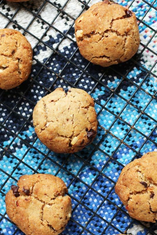 Makes 25 small cookies Zaytoun FAirtraDe Almond and dark chocolate cookies 1. Preheat the oven to 200 C or Gas Mark 6 and line two large baking trays with parchment paper. 2. Roughly chop the almonds and then mix the chunks with the flours and salt in a large bowl.