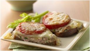 TUNA & CHEESE MELTS Makes 1 serving 6 ounce can of tuna 1 egg white (stirred beaten) 2 tablespoons of oatmeal 2 tbsp onion 1/4 teaspoon of garlic powder 2 tsp of mozzarella Some salt and pepper 2