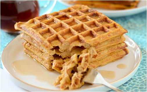 PROTEIN WAFFLES ½ cup egg whites 2 large eggs 1/4 cup oat flour 2 scoop vanilla protein powder 1 tbsp applesauce 1 packet stevia Dash of cinnamon 1 tsp vanilla extract 601 C ALORIES Protein 80g